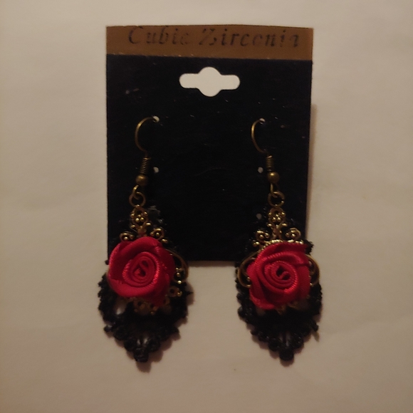 Earrings - Picture 5 of 5